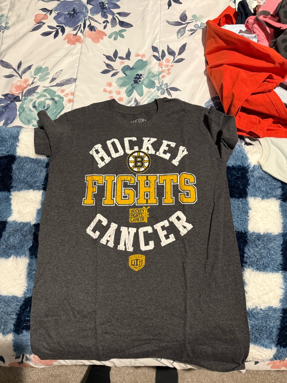 Boston Bruins 'Hockey Fights Cancer' Short Sleeve Tee - Charcoal small